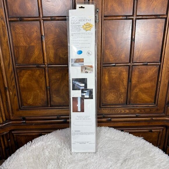QualStar 24 inch Under-Cabinet Flourescent Light - Picture 5 of 13